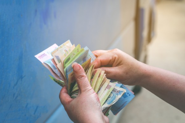Tốn nhiều chi phí cho nhân công rửa bát