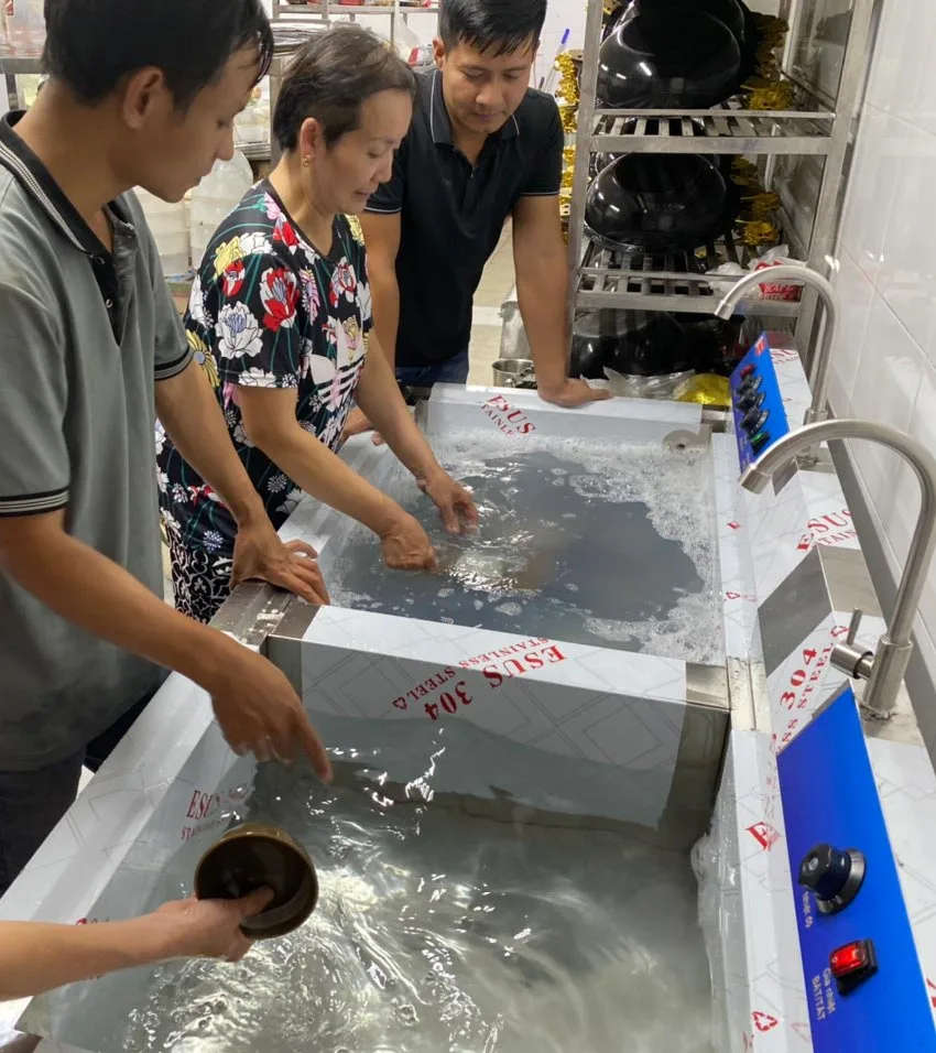 Cô Loan ở Lẩu nấm Dương Bảo