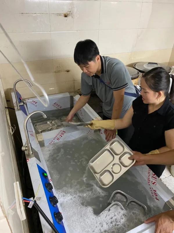 Rửa khau cơm bằng máy rửa bát Baviwash