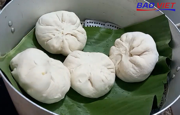 Cho bánh bao vào nồi hấp