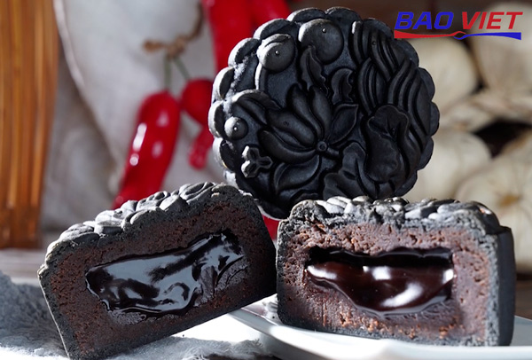 Tận hưởng thành phẩm bánh trung thu lava chocolate