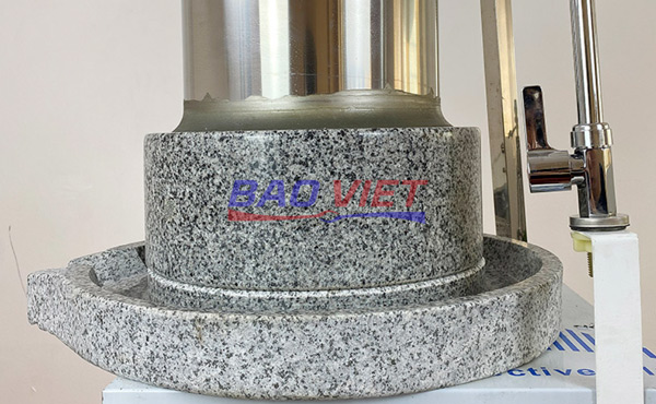 2 khối đá granite xếp chồng lên nhau