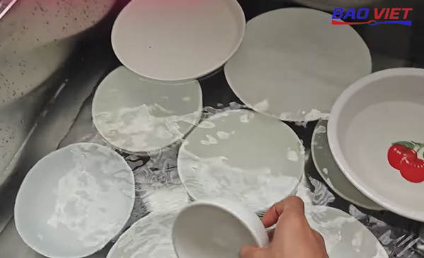Bát đĩa sạch sẽ đảm bảo vệ sinh Bát đĩa sạch sẽ đảm bảo vệ sinh