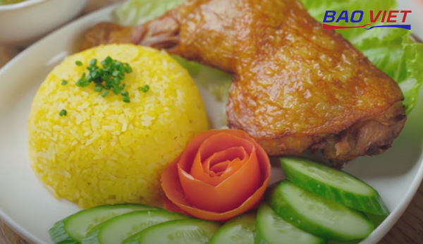 Cách làm cơm gà xối mỡ tại nhà