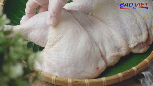Chuẩn bị đùi gà làm cơm gà xối mỡ Chuẩn bị đùi gà làm cơm gà xối mỡ
