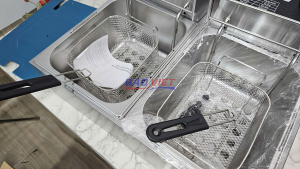 Phụ kiện kèm theo bếp chiên đôi