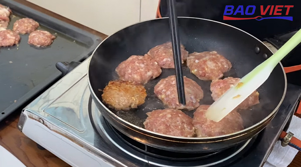 Nướng chả bằng chảo chống dính