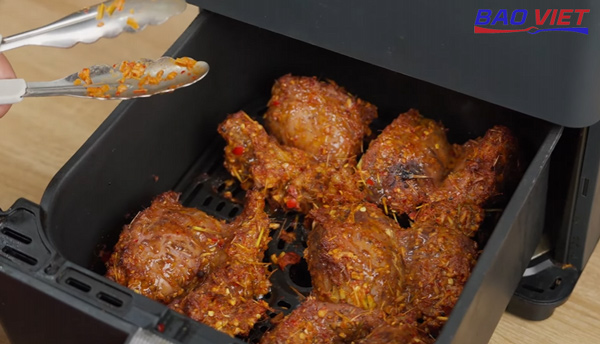 Dùng lò nướng điện để nướng má heo giòn ngon