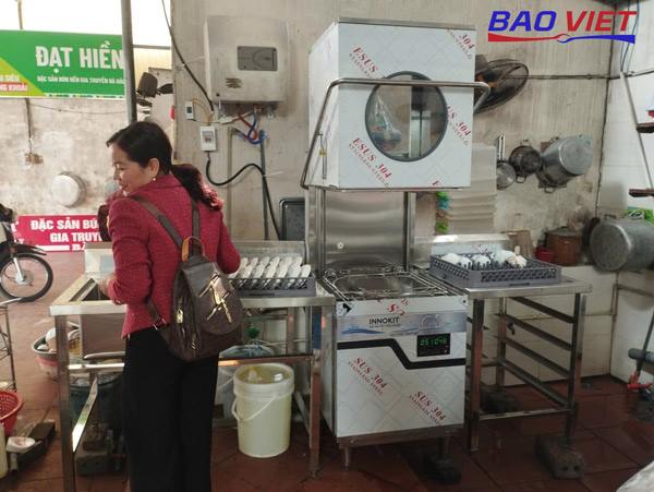 Máy rửa bát cửa sập có dùng nước rửa chén được không