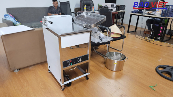 Bếp được làm từ inox sáng bóng